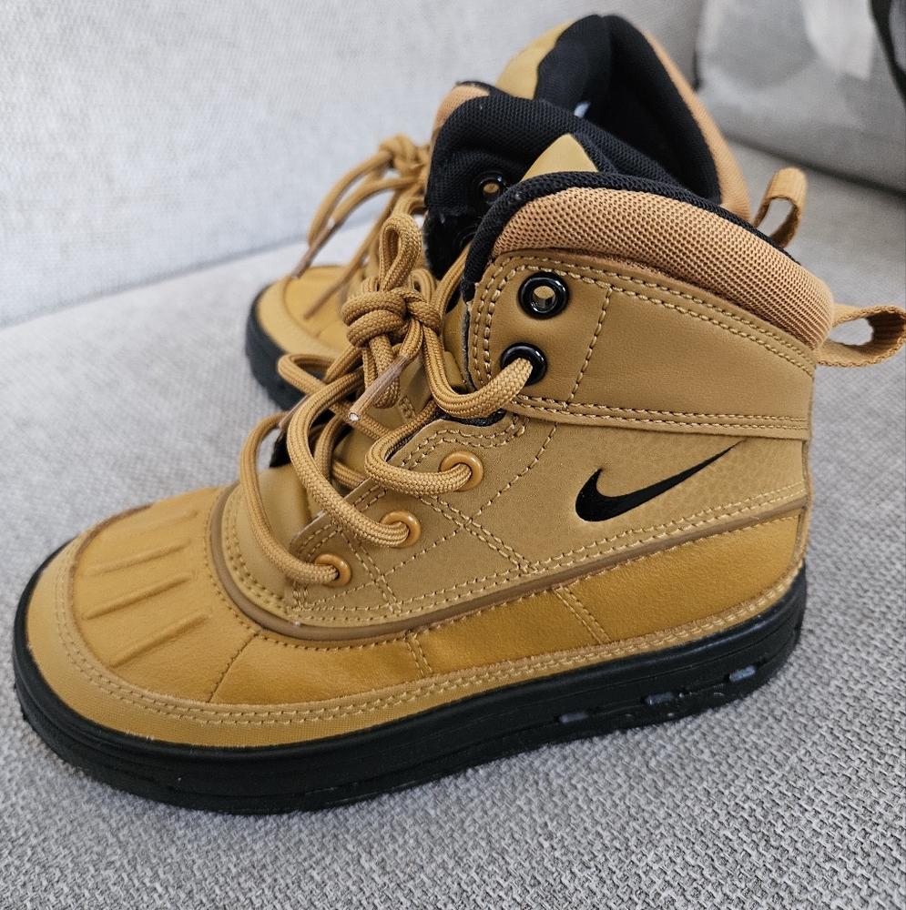NIKE Woodside 2 High Water Proof Boots. Toddler Boys Size 11.